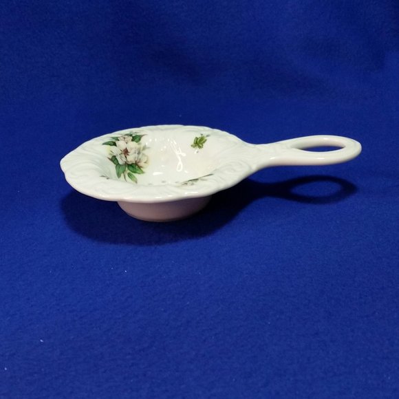 Tea Strainer With Dogwood Flowers and Handle Tea Bag Holder 1950's Pre-Owned - Picture 3 of 10